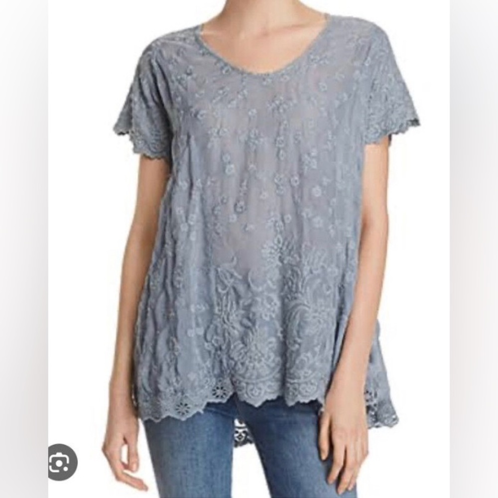 Johnny Was Aubrey Light Grey Embroidered Floral Lace Top Size XS has small flaw